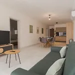 Lovely, Fully Equipped 2br 5 Min From By360 Estates セント・ポールズ・ベイ