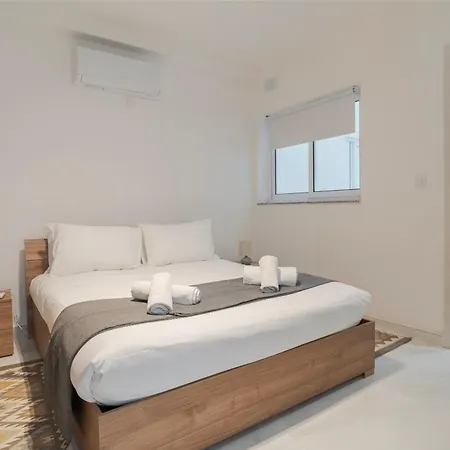 Lovely, Fully Equipped 2br 5 Min From By360 Estates 아파트