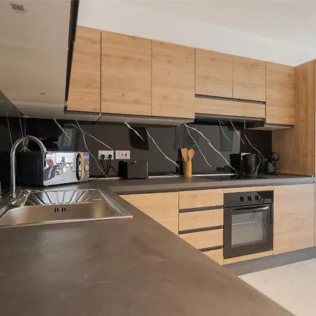 Lovely, Fully Equipped 2br 5 Min From By360 Estates アパート *