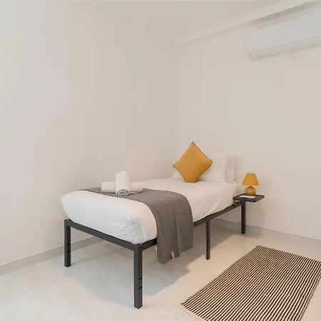 아파트 Lovely, Fully Equipped 2br 5 Min From By360 Estates