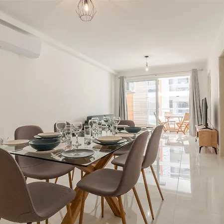 アパート Lovely, Fully Equipped 2br 5 Min From By360 Estates セント・ポールズ・ベイ