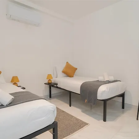 דירה Lovely, Fully Equipped 2br 5 Min From By360 Estates